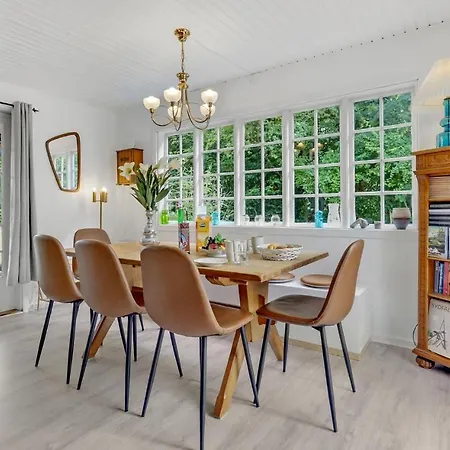 2 Bedroom Cozy In Vaeggerlose Bøtø By