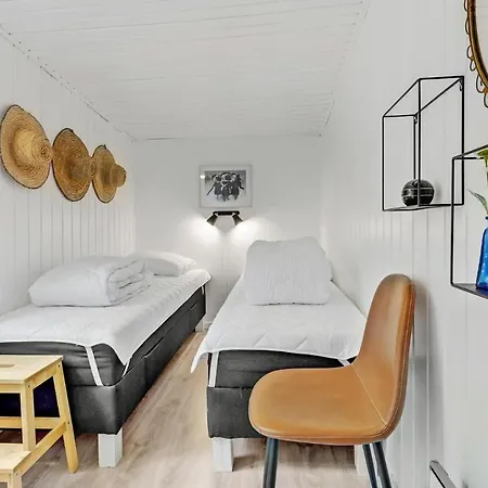 2 Bedroom Cozy In Vaeggerlose Prázdninový dům *