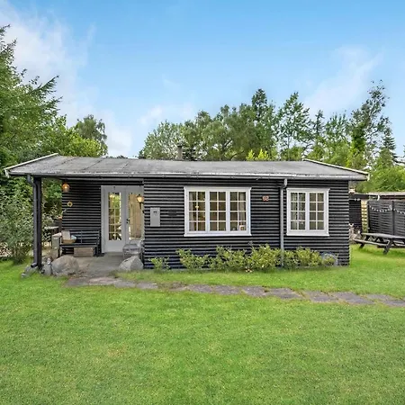 2 Bedroom Cozy In Vaeggerlose Holiday home Boto By