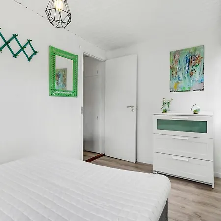 2 Bedroom Cozy In Vaeggerlose Holiday home Boto By